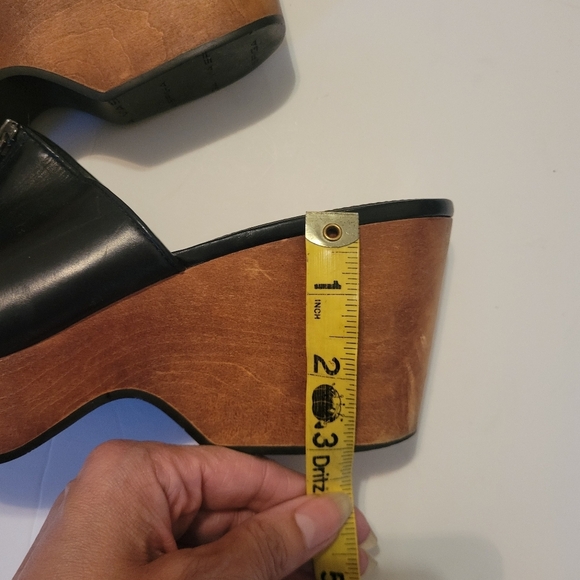 Via Spiga Black Leather Mules with Zipper Detail EUC Minimimist Modern Casual - Picture 6 of 6